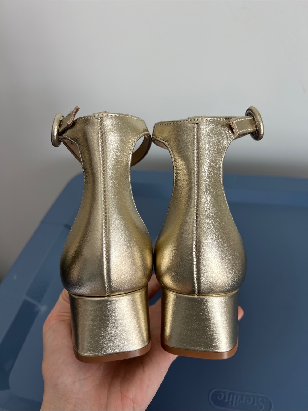 Bernardo champagne antique calf leather gold open toe sandals with low heel 9.5M - Picture 6 of 12